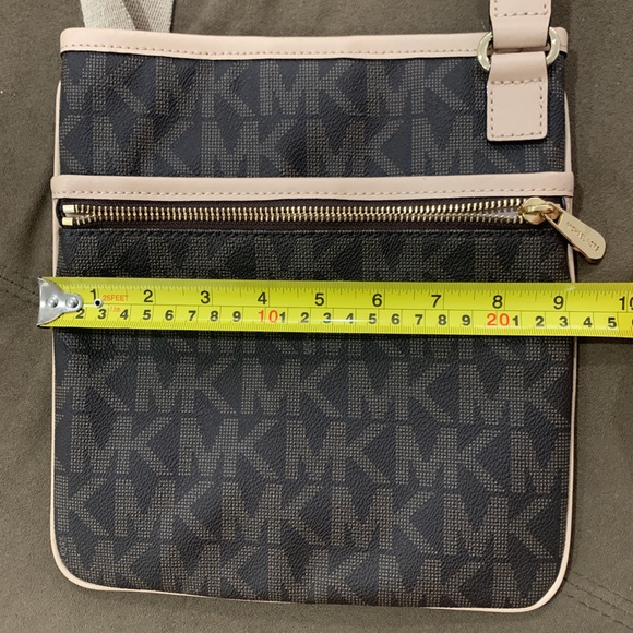 NWOT Brown Leather Michael Kors Signature Logo Crossbody Bag Messenger - Picture 10 of 10